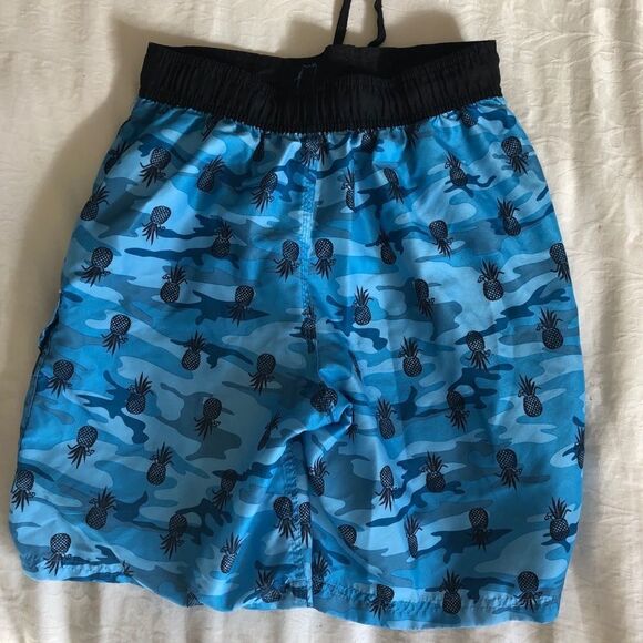 Broken Threads Surf Hybrid board shorts size S GUC - Picture 2 of 3